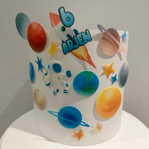 Planètes et étoiles comestibles prédécoupées - décoration de gâteau d'anniversaire. Décorations d'anniversaire en papier gaufré PL11