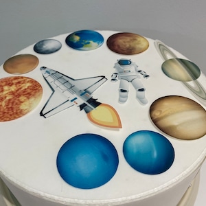 Decorazione commestibile per wafer a tema spaziale - Decorazioni commestibili per torte/cupcake - sistema solare, astronauta, razzo e pianeti