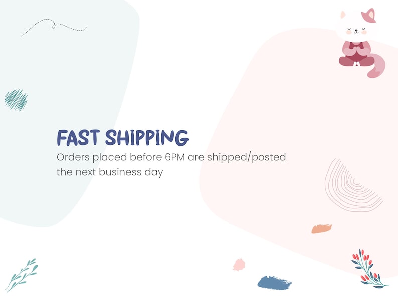 Pu&ograve; includere: Un design grafico con sfondo bianco e forme pastello tenui in azzurro e rosa. Un piccolo gatto dei cartoni animati si trova nell'angolo in alto a destra. Il testo recita FAST SHIPPING seguito da Orders placed before 6PM are shipped/posted the next business day.