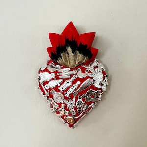 Sagrado Corazón de Milagro mexicano hecho a mano / Decoración de pared de exvoto / Corazón de arte popular rojo y dorado