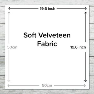 K&ouml;nnte beinhalten: Ein wei&szlig;es Quadrat mit schwarzen Linien, die ein 19,6 Zoll mal 19,6 Zoll gro&szlig;es Quadrat umrahmen. Der Text "Soft Velveteen Fabric" ist in der Mitte des Quadrats zentriert. Der Text "50cm" steht links und rechts neben dem Quadrat.