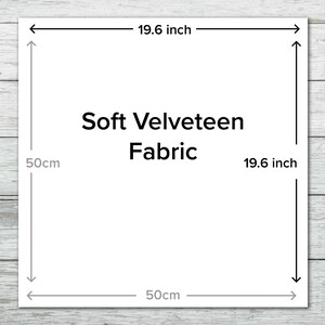 Pode incluir: Um quadrado branco com linhas pretas que delimitam um quadrado de 19,6 polegadas por 19,6 polegadas. O texto "Soft Velveteen Fabric" est&aacute; no centro do quadrado. O texto "50cm" est&aacute; escrito nos lados esquerdo e direito do quadrado.