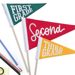 SCHOOL GRADE PENNANT | First Day of School Photo Prop | Mini or Medium Size Felt Flag