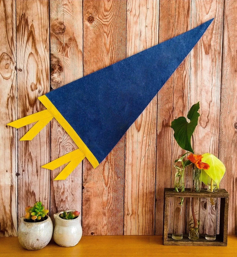 LEGE AMBACHTELIJKE WIELEN 9 x 18 inch | Amerikaans gemaakt vilt van wolmix | Voorgenaaide vlag met stropdassen afbeelding 1