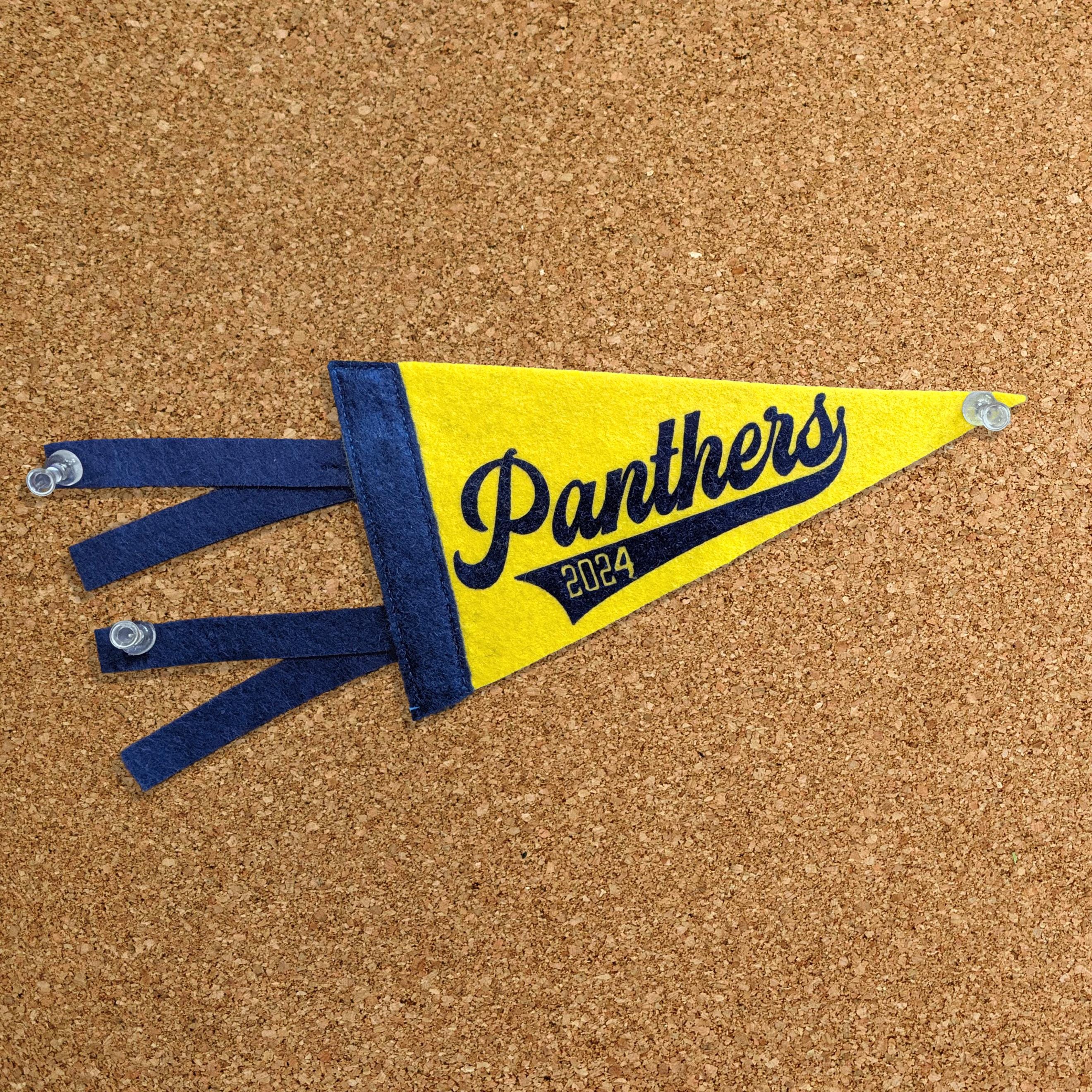 カスタムミニペナントフラッグ | 4 x 7インチの旗（紐付き） | スクールスピリット、スポーツチームギフト - Etsy 日本 ブラック ペナントフラッグ スモールミニ手持ちソリッドカラーペナント DIYグラフィティフラグ スティック、パーティーイベントのお祝い