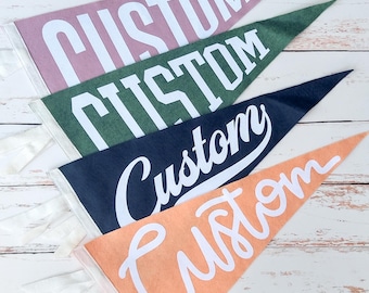 AANGEPASTE vilten wimpel, 9 x 18 inch (23 x 46 cm) vintage vlag met strikken | Lettertype en kleur naar keuze | Gepersonaliseerde naam of tekst