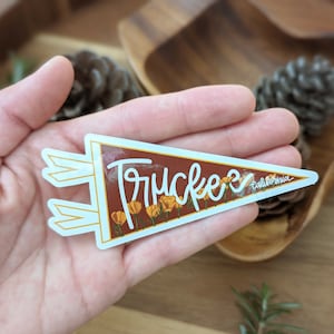 Truckee, Californie Sticker | Sticker fanion ville de la Sierra Nevada de Californie | 1,75 x 4 pouces