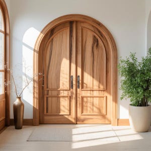 Gewölbte Doppelholztür mit elegantem Paneel-Design, natürliche Eingangstür für Luxushäuser, Bauernhaus, Cottage, Villa, Vordereingang, Statement