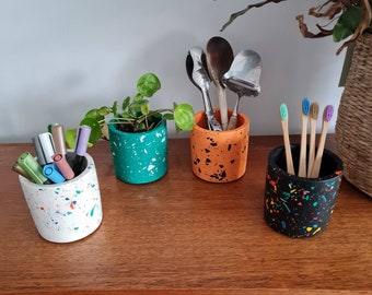 Round Indoor Pot - Green Fleck, Terrazzo Planter, Succulent Plant Pot, Pen Pot, Toothbrush Holder, Small Plant Pot, Utensil Pot