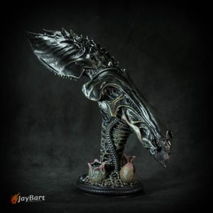 Alien Queen Bust – Epic Sci-Fi Display Sculpture