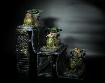 An alien meets with the other alien - 3 phases diorama