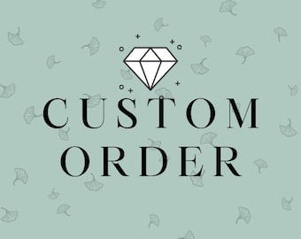 Puede incluir: Un fondo azul claro con un gráfico de diamante blanco y el texto "CUSTOM ORDER" en negro.