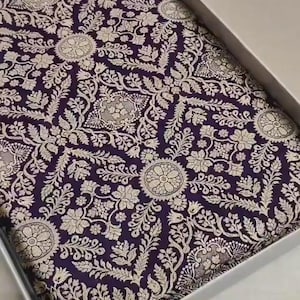 Saree in broccato Banarasi viola, tessuto a mano in pura seta Katan, oro Zari Tanchoi, certificato Silk Mark, sari tradizionale indiano