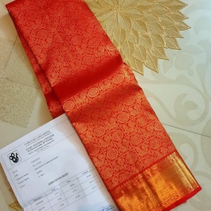Roter Kanchipuram / Kanjivaram Handloom 4 Gramm reiner Gold Zari Brokat Brautseide Saree | Seidenzeichen zertifiziert | Zari Getestet Kanchipattu