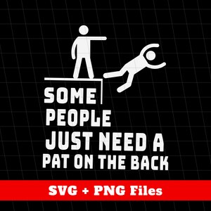 Pu&ograve; includere: Un design grafico in bianco e nero con la scritta "SOME PEOPLE JUST NEED A PAT ON THE BACK." L'immagine mostra omini stilizzati, uno che ne spinge un altro gi&ugrave; da un bordo. Sotto il testo c'&egrave; "SVG + PNG Files" su uno striscione rosso.