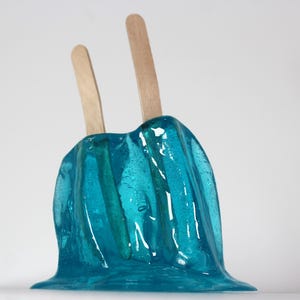 Resin twin popsicle table art blue. IMPORTANT NOTICE For possible impending TARIFFS please read the disclaimer on the item description.