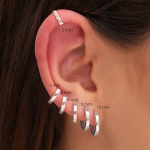 Créoles. Créoles Huggie en or. Boucles d'oreilles conque. Cerceau cartilagineux. Créoles classiques en or, or rose, argent sterling 925.