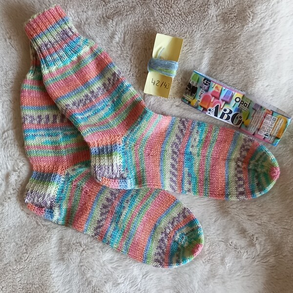 Selbstgestrickte Socken Größe 42-43