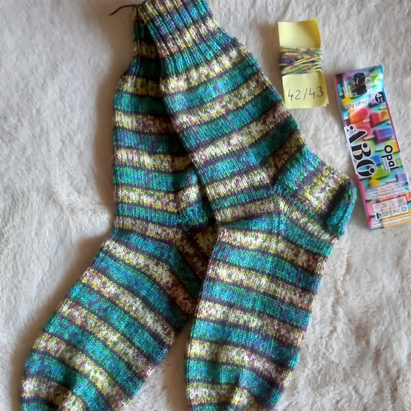 Selbstgestrickte Socken Größe 42-43