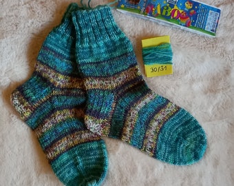 Selbstgestrickte Socken Größe 30-31