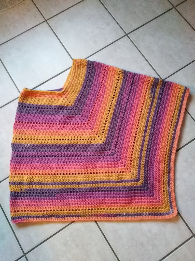 Self-crocheted women/'s poncho made of warm wool