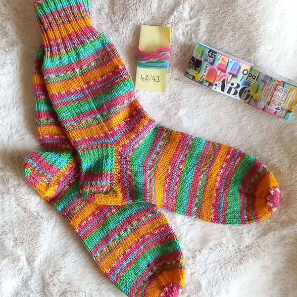 Selbstgestrickte Socken Größe 42-43