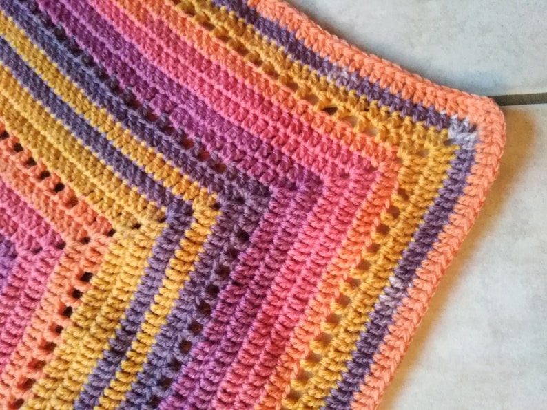 Self-crocheted women/'s poncho made of warm wool