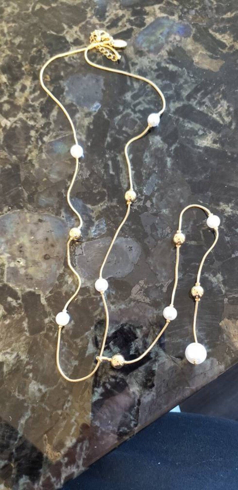 Charming Charlie/'s Gold and pearl Y necklace