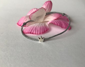 Armband mit Krone (gold, silber) aus Baumwolle (braun, grau, blau, rot, olivgrün)