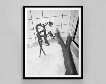 Frau in der Badewanne Print: Black and White Glam Decor (Digitaler Download)