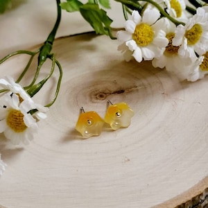 Daffodil stud earrings. March flower earrings. Sterling silver Daffodil earrings. Yellow Daffodils.  March birth flower earrings