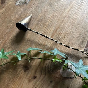 Een handgemaakte vintage koperen kaarsendover / Scandinavisch