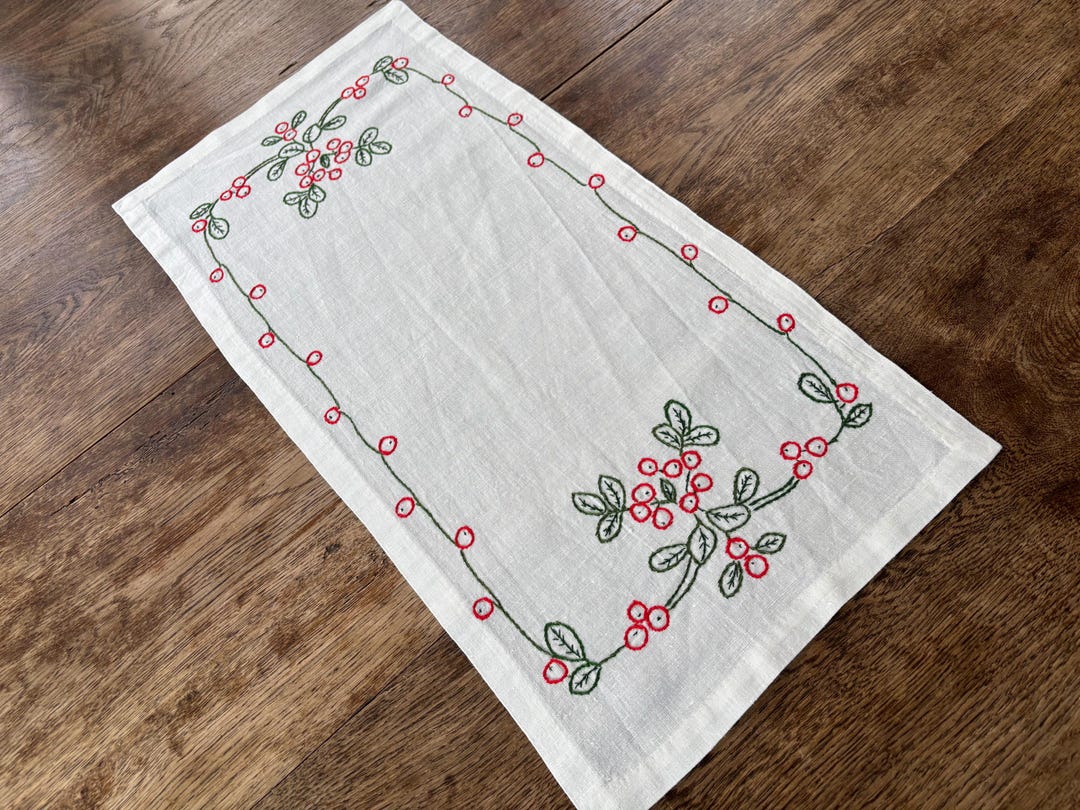 White Table Topper A Delicate White Table Topper With a Lovely Stitched Berries Decoration ...