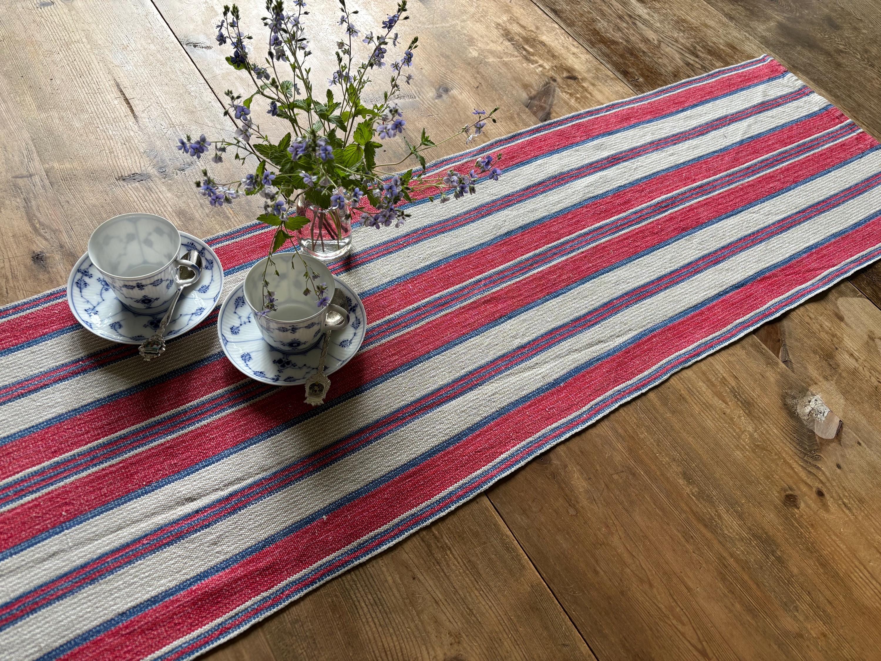 スウェーデンの手織りテーブルランナー：ヴィンテージスカンジナビア