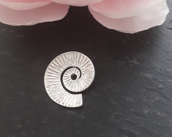 Modern 925 silver snail pendant