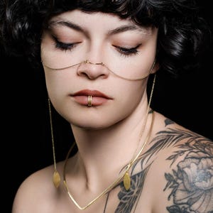 cadena facial. Complemento ornamental místico festivalero