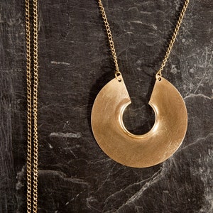 Collier steampunk, collier longue chaîne, collier tendance, collier moderne audacieux, bijoux contemporains, collier bohème, bijou de bonne qualité