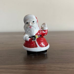 Vintage 50s 60s Santa salt pepper shaker, small vintage Santa made in Japan, original cork, chipping paint ceramic waving Santa Claus