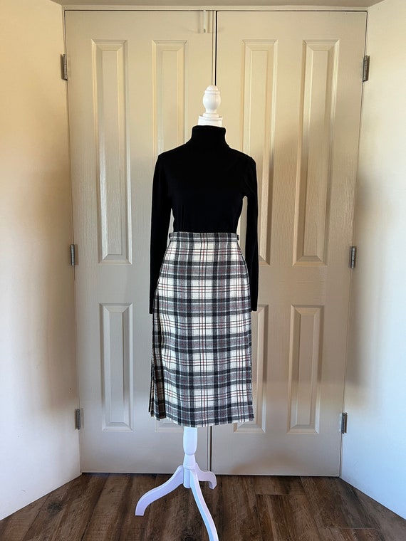 Vintage womens plaid wool skirt, Scottish kilt, s… - image 1