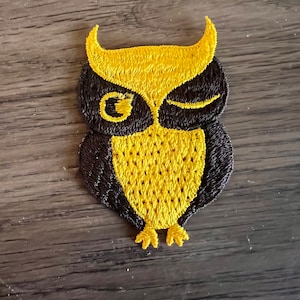 Parche de búho vintage: aplique para coser marrón y amarillo (2,75")