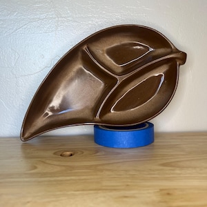 Bandeja vintage dividida de cerámica Frankoma Plainsman 83, hoja marrón, años 60, plato para baratijas, bandeja multiusos.