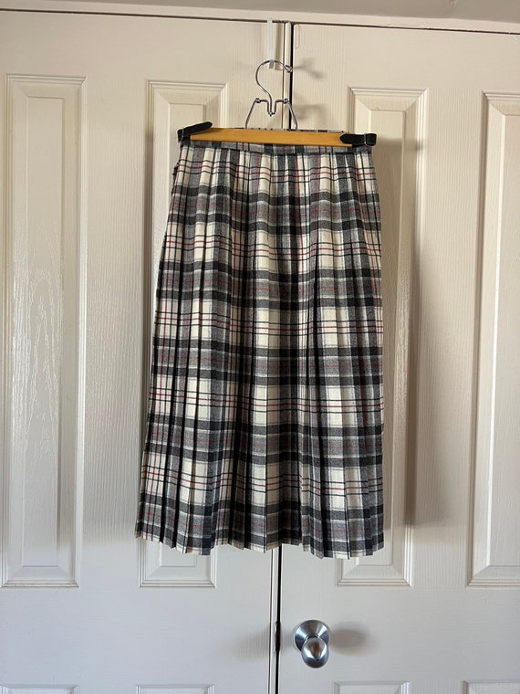 Vintage womens plaid wool skirt, Scottish kilt, s… - image 4