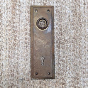 Placa para pomo de puerta de acero antiguo de 2 1/4" x 7"