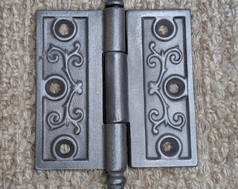 Charnière de clocher en fonte antique ornée de 3 1/2 po x 3 1/2 po.