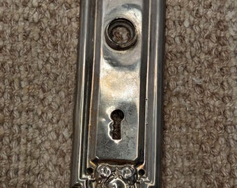 Antieke 2 3/8" x 7 3/4" stalen deurknopplaat