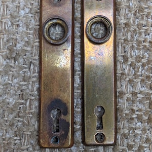 15/16&quot; x 4 5/16&quot; Pair Of Antique Cast Brass Door Knob Plates