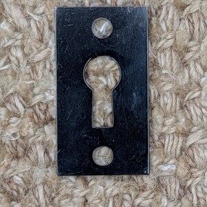 Deurbeslag van antiek staal met sleutelgatdeksel van 7/8" x 1 5/8".