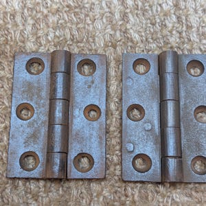 Par de dobradiças de ferro fundido antigo de 2 1/8&quot; x 2 15/16&quot; para porta