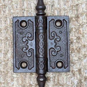 2 1/2&quot; x 2 1/2&quot; Antique Decorative Cast Iron Steeple Tip Hinge