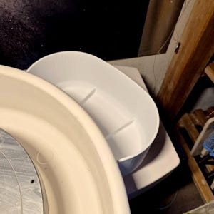 Aardewerkwiel-zijcaddy - voorgevormde waterkom voor splash pan - ruimtebesparende opberger voor kleigereedschap en sponsbekken - past op de meeste standaard wielen